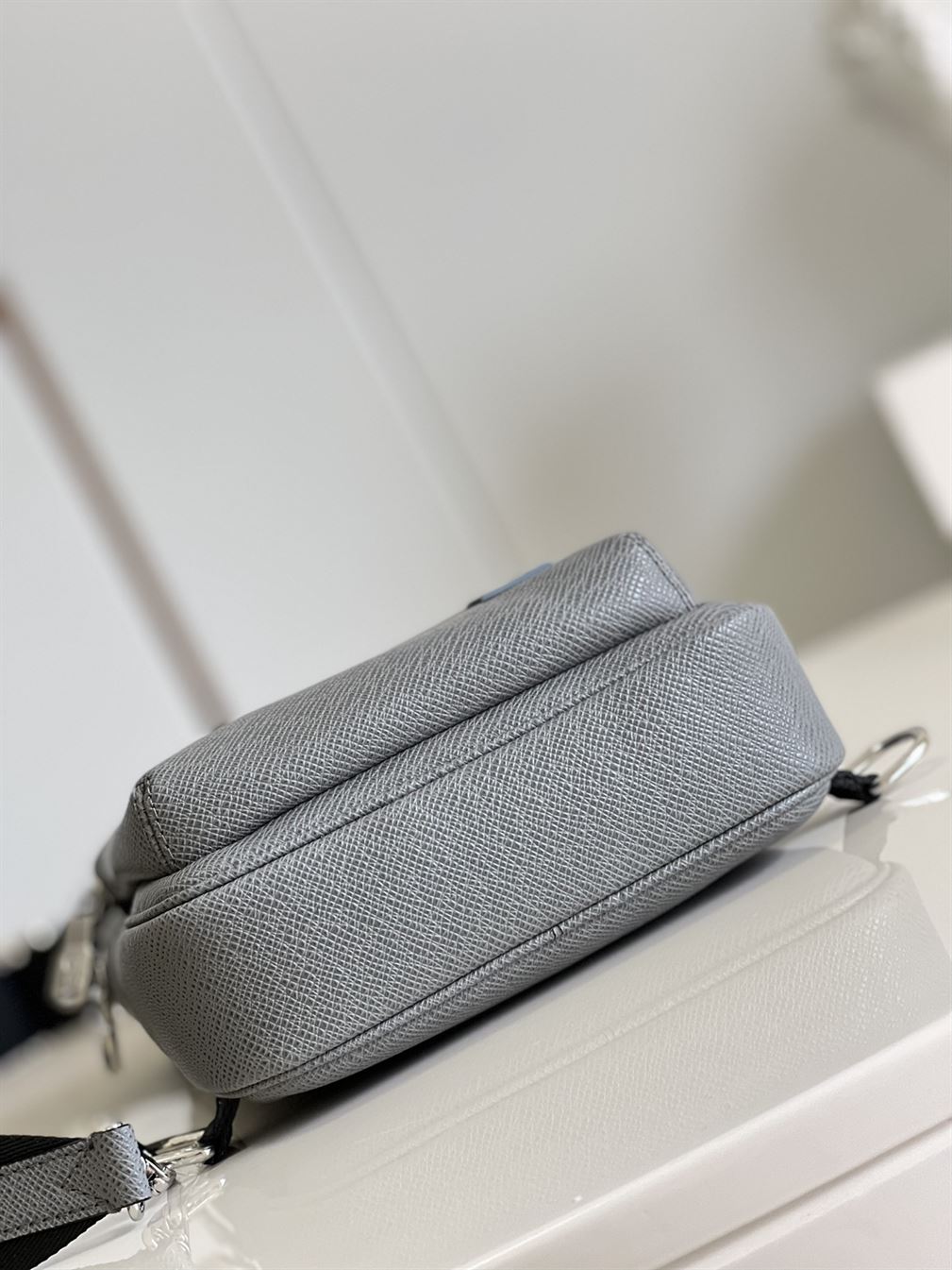 Avenue Sling Bag Glacier Taiga cowhide leather - LB024