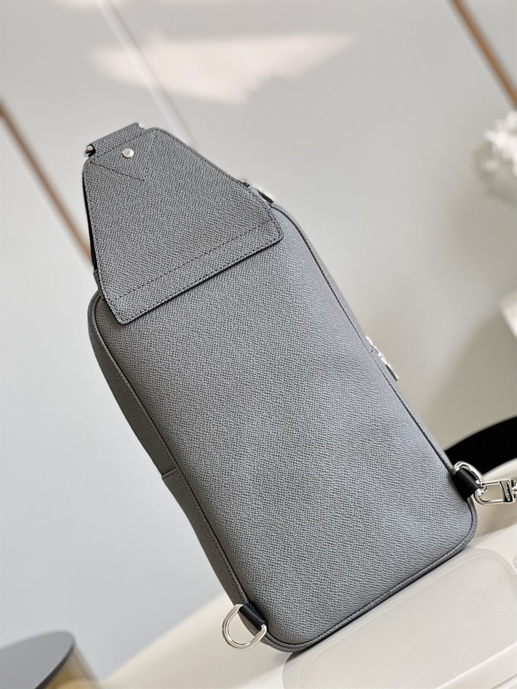 Avenue Sling Bag Glacier Taiga cowhide leather - LB024