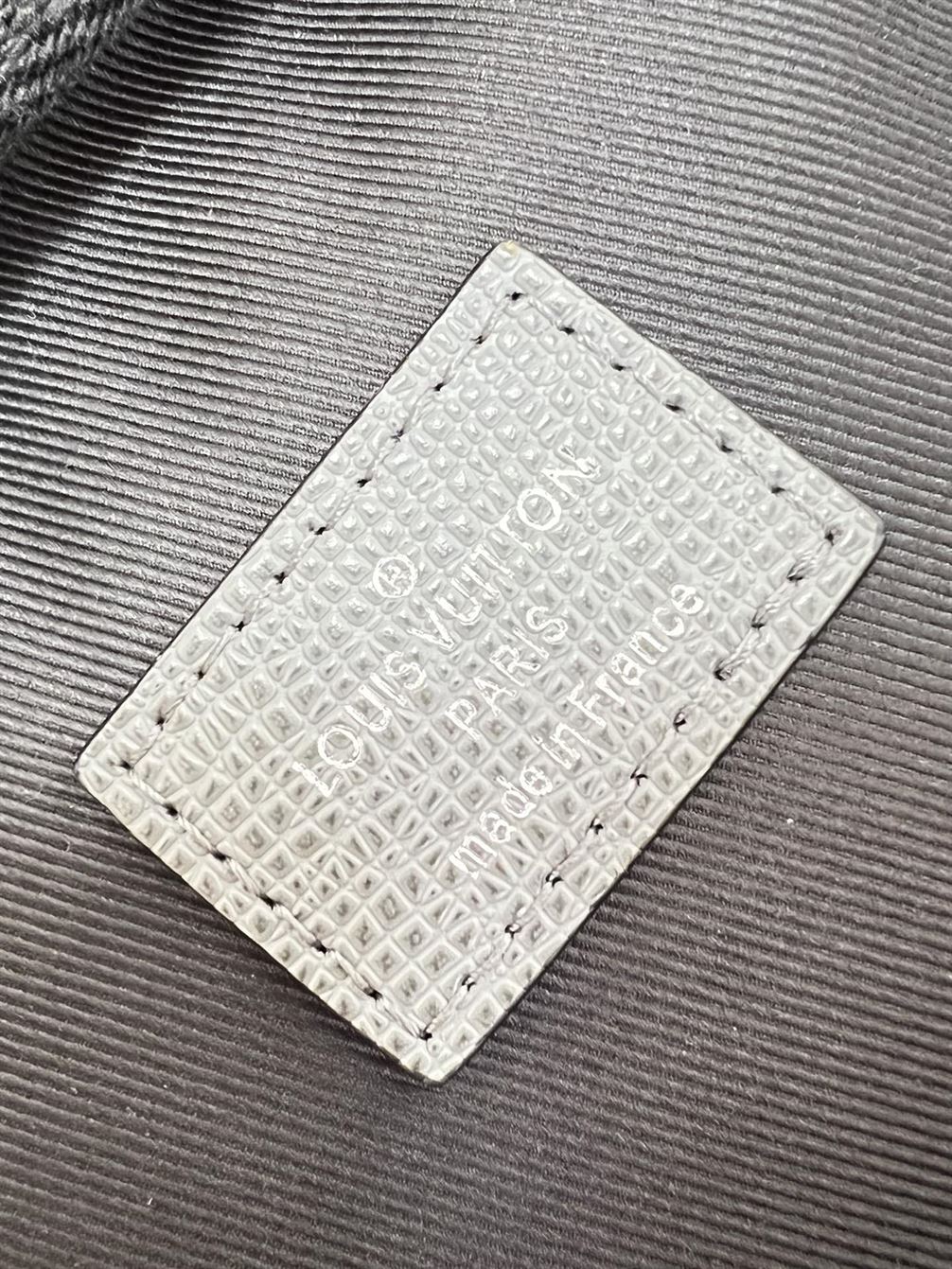 Avenue Sling Bag Glacier Taiga cowhide leather - LB024