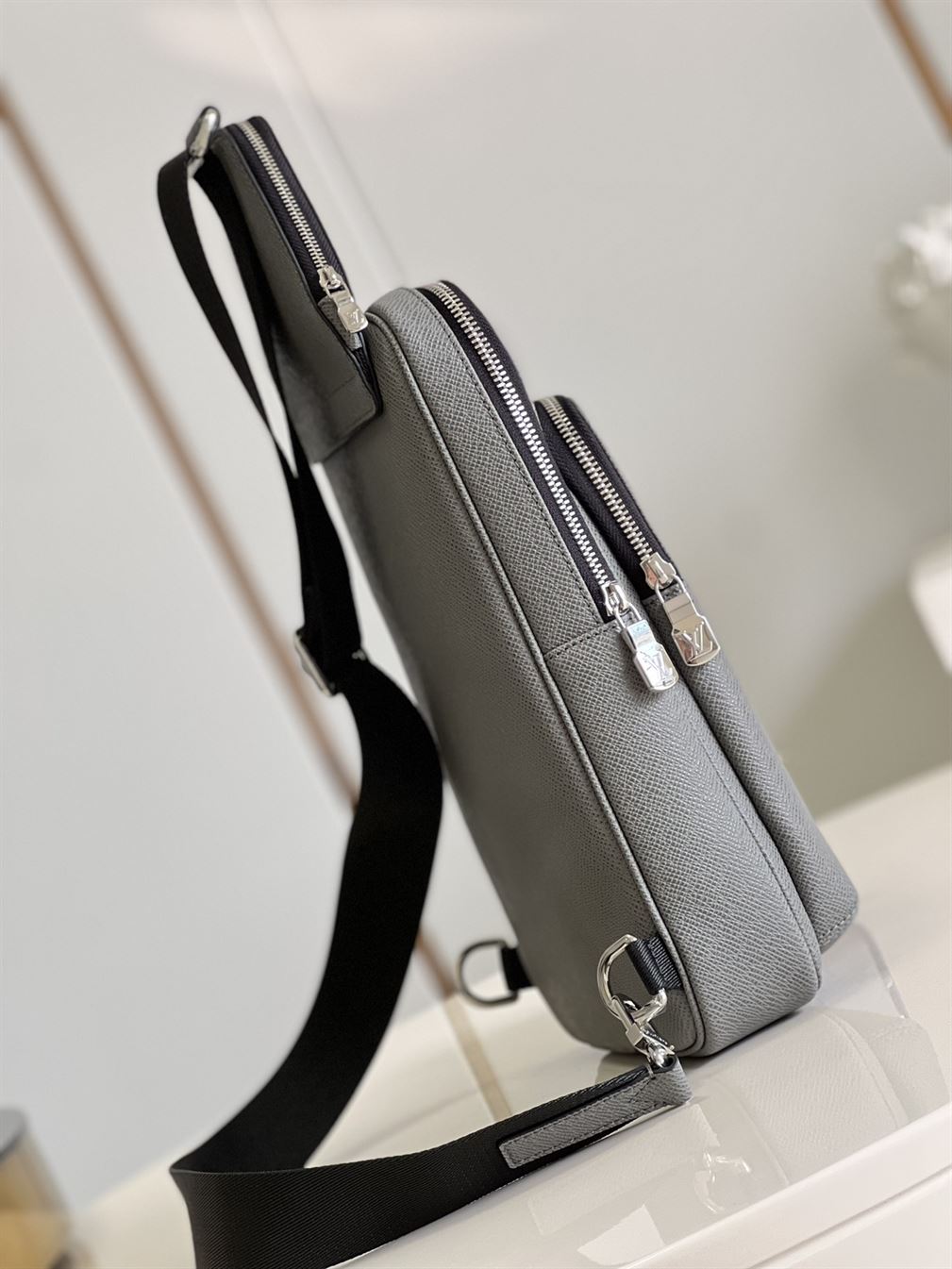 Avenue Sling Bag Glacier Taiga cowhide leather - LB024