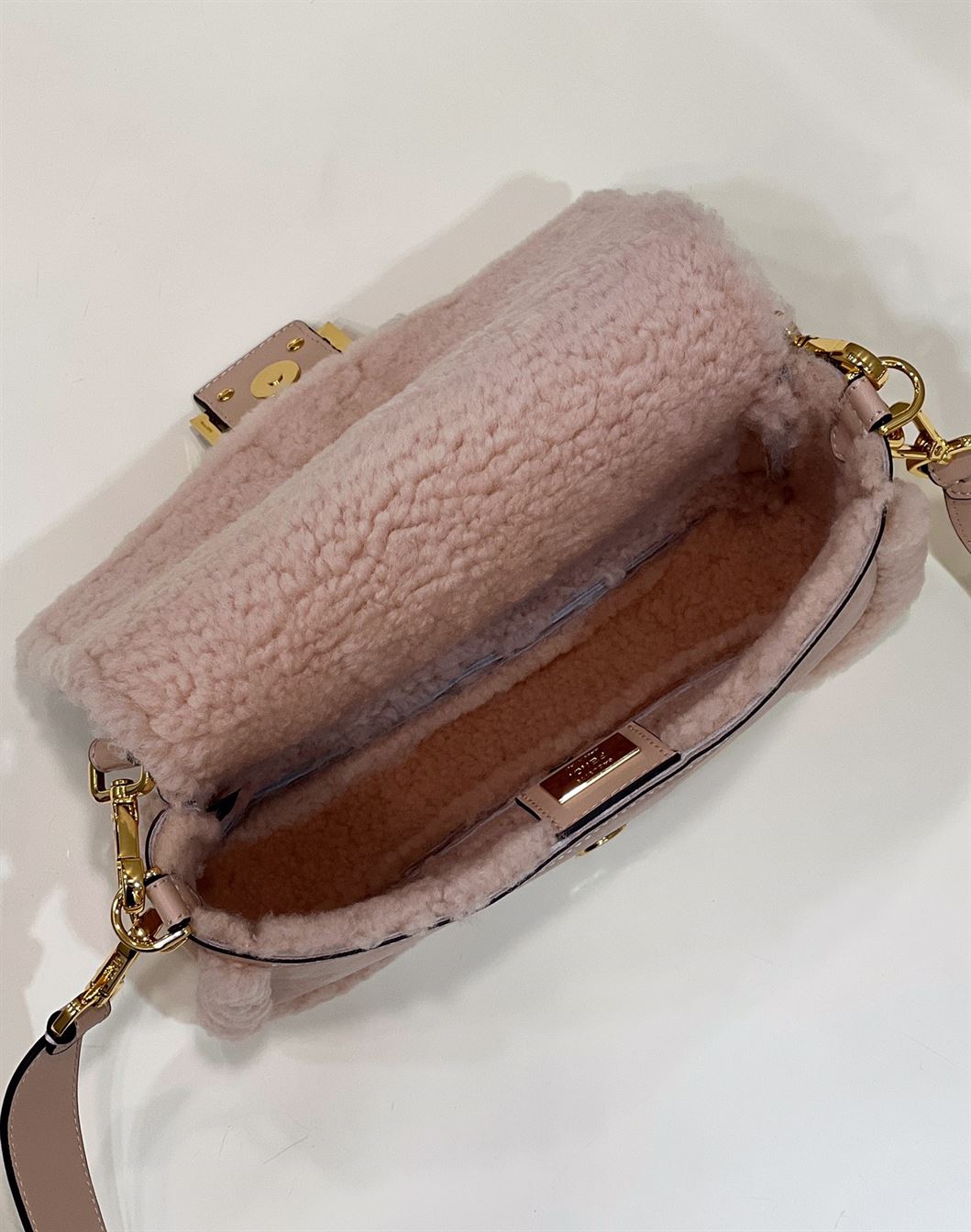 Baguette Pale pink sheepskin bag - FB024