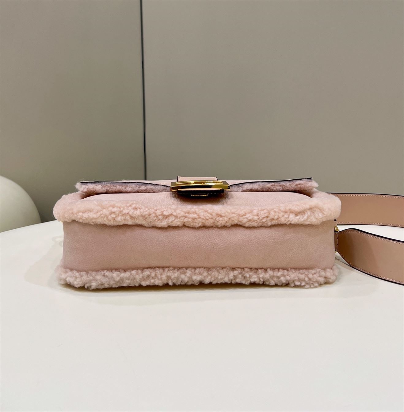 Baguette Pale pink sheepskin bag - FB024