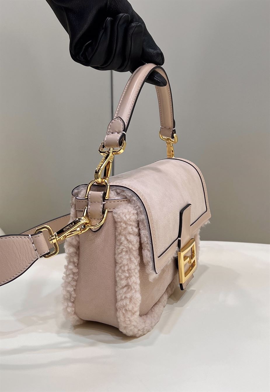 Baguette Pale pink sheepskin bag - FB024