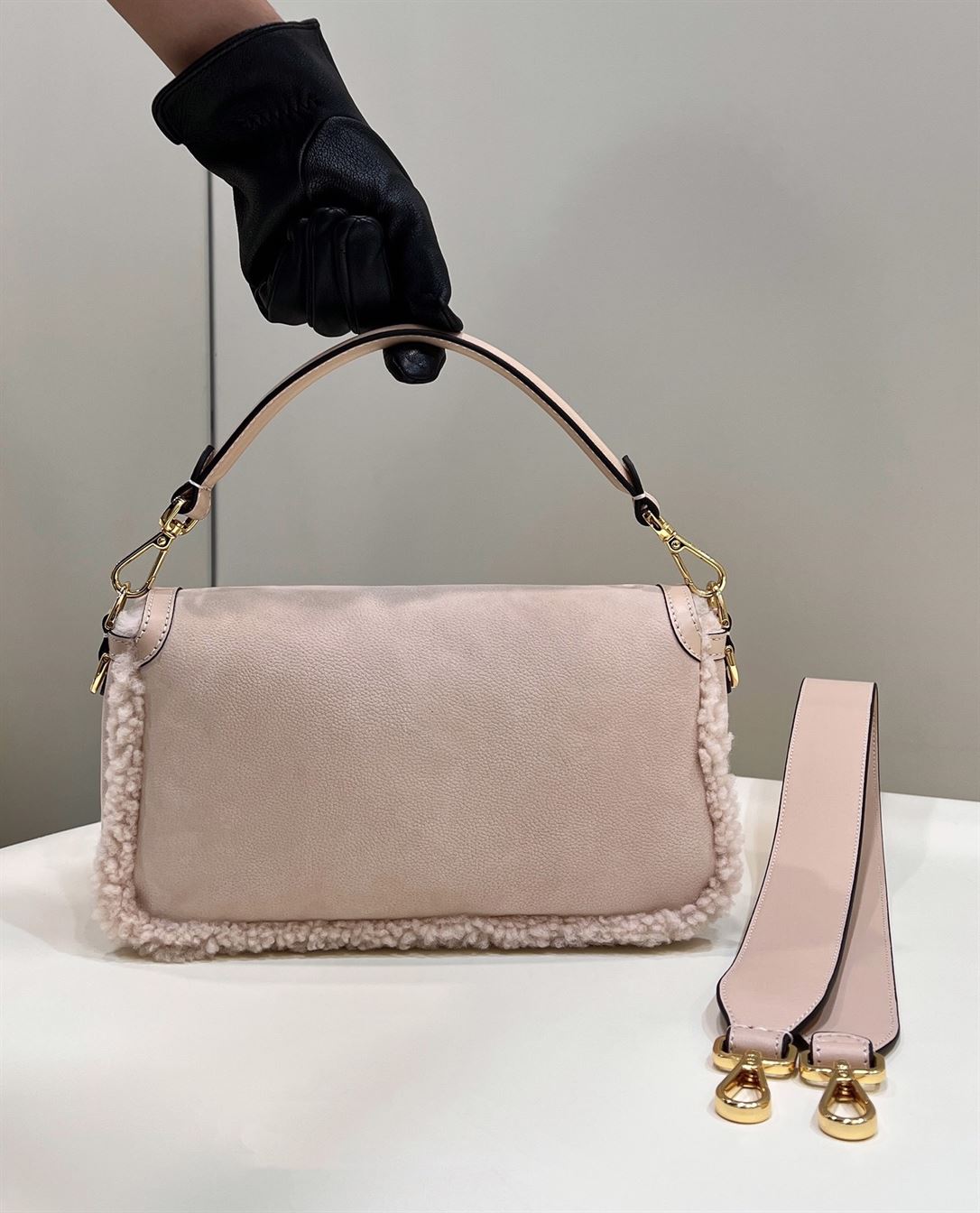 Baguette Pale pink sheepskin bag - FB024