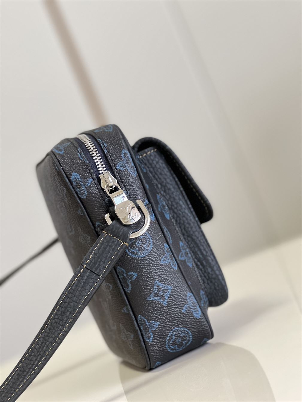 Christopher Wearable Wallet Blue Monogram coated canvas - LB022