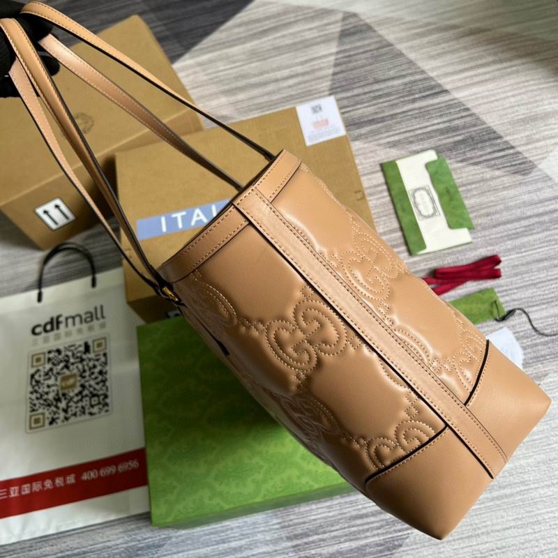 GG Matelassé leather medium tote Beige - GB041