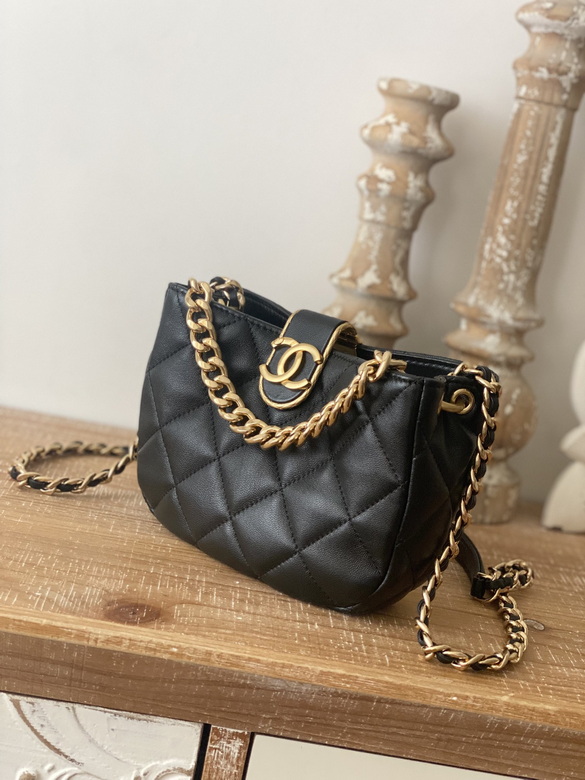 Small Hobo Bag Lambskin & Gold-Tone Metal Black - CB019