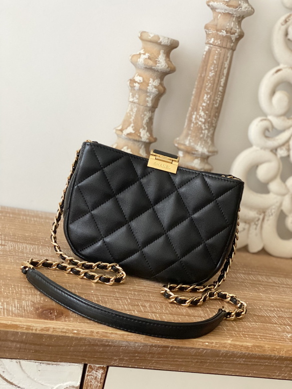 Small Hobo Bag Lambskin & Gold-Tone Metal Black - CB019