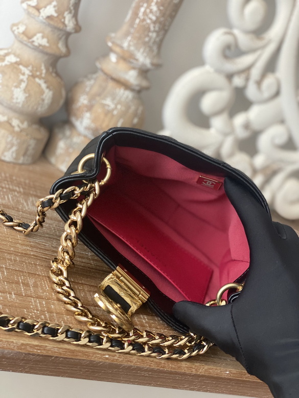 Small Hobo Bag Lambskin & Gold-Tone Metal Black - CB019