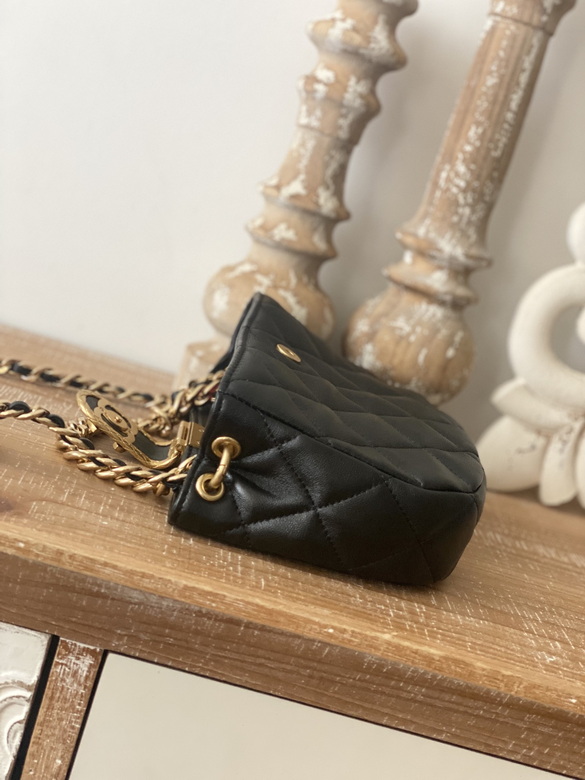 Small Hobo Bag Lambskin & Gold-Tone Metal Black - CB019