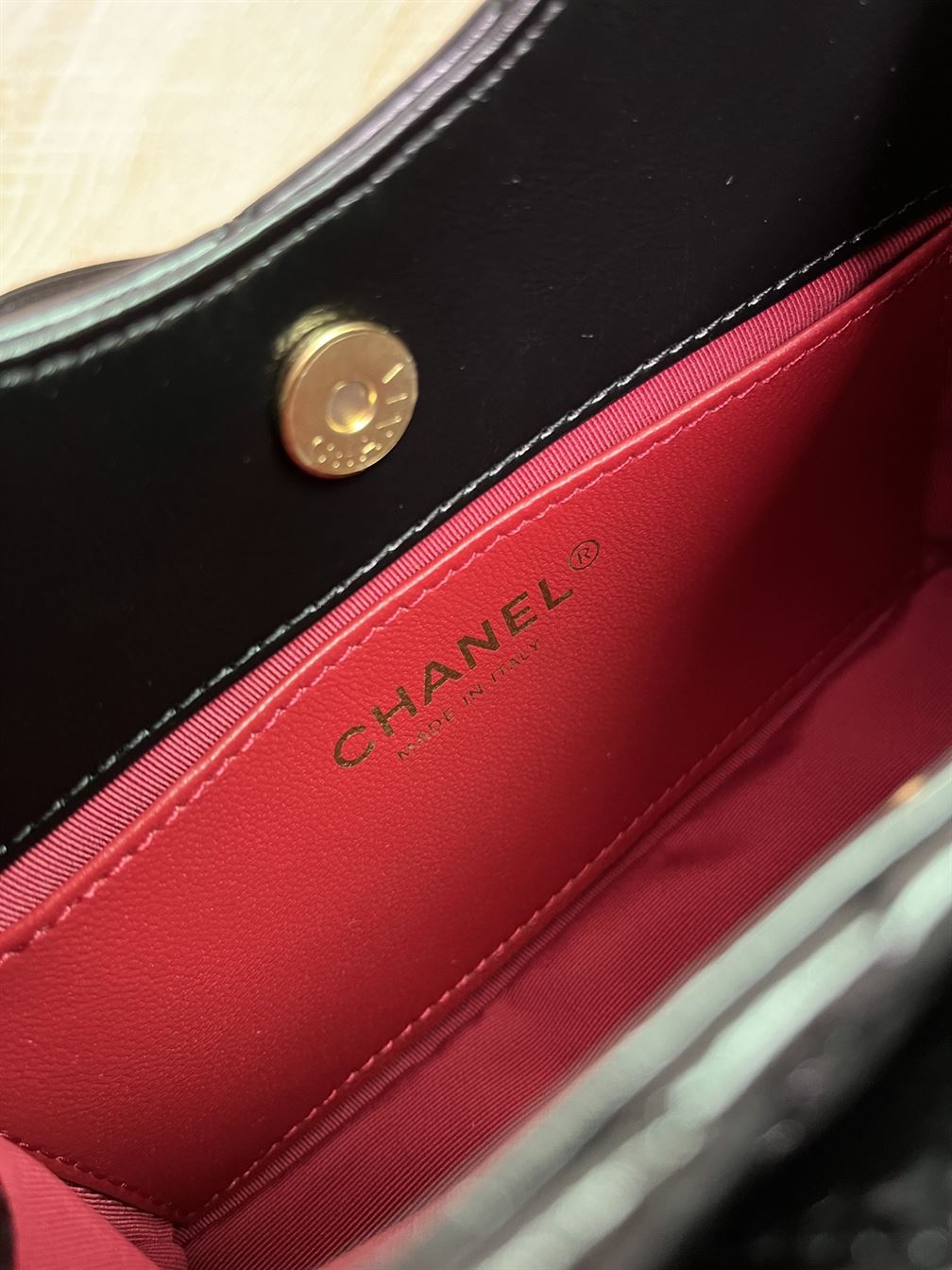 Small Hobo Bag Shiny Crumpled Calfskin & Gold-Tone Metal Black - CB014