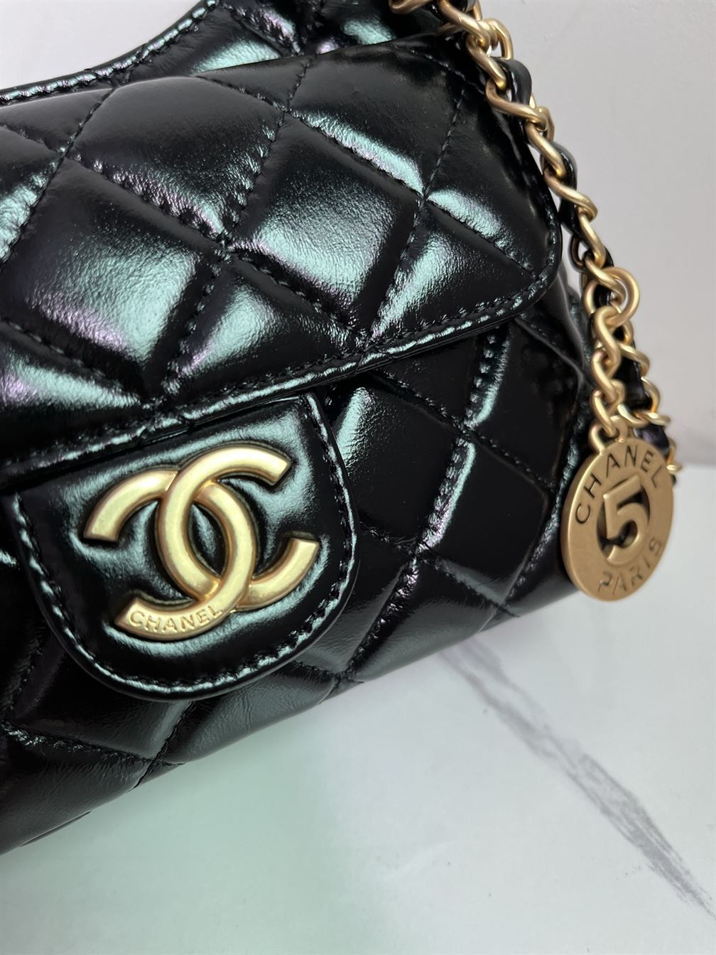 Small Hobo Bag Shiny Crumpled Calfskin & Gold-Tone Metal Black - CB014