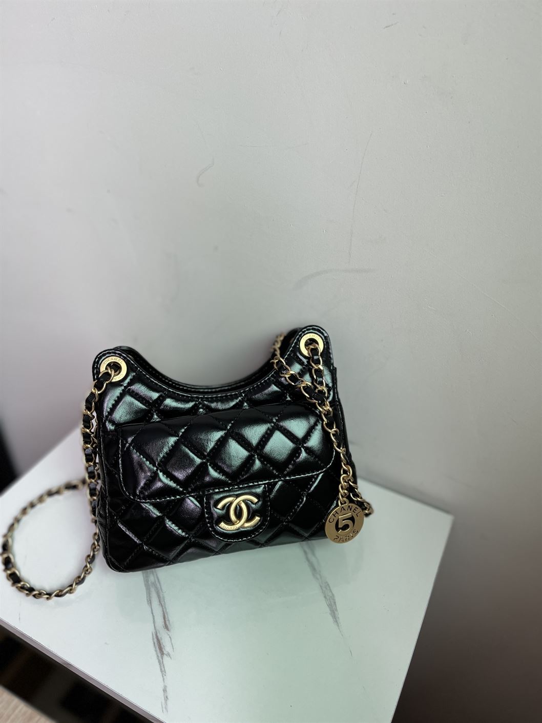 Small Hobo Bag Shiny Crumpled Calfskin & Gold-Tone Metal Black - CB014