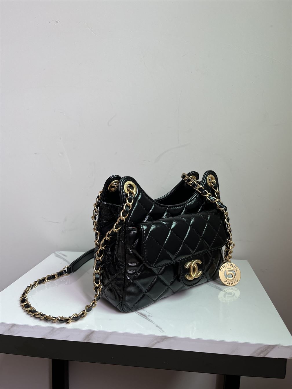 Small Hobo Bag Shiny Crumpled Calfskin & Gold-Tone Metal Black - CB014