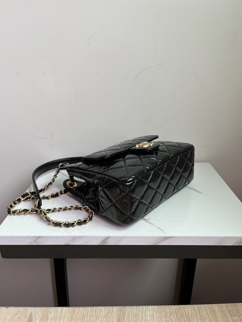 Small Hobo Bag Shiny Crumpled Calfskin & Gold-Tone Metal Black - CB014