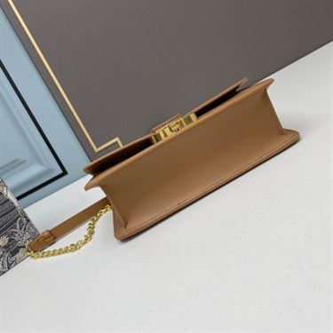 30 Montaigne East-West bag with chain Hazelnut Calfskin - DB038