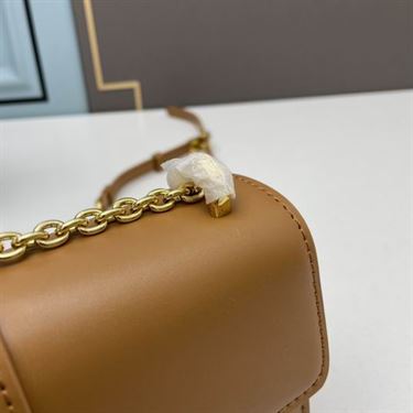30 Montaigne East-West bag with chain Hazelnut Calfskin - DB038