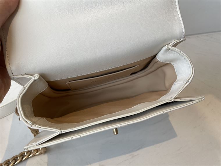 Messenger Bag Grained Calfskin & Gold-Tone Metal White - CB021