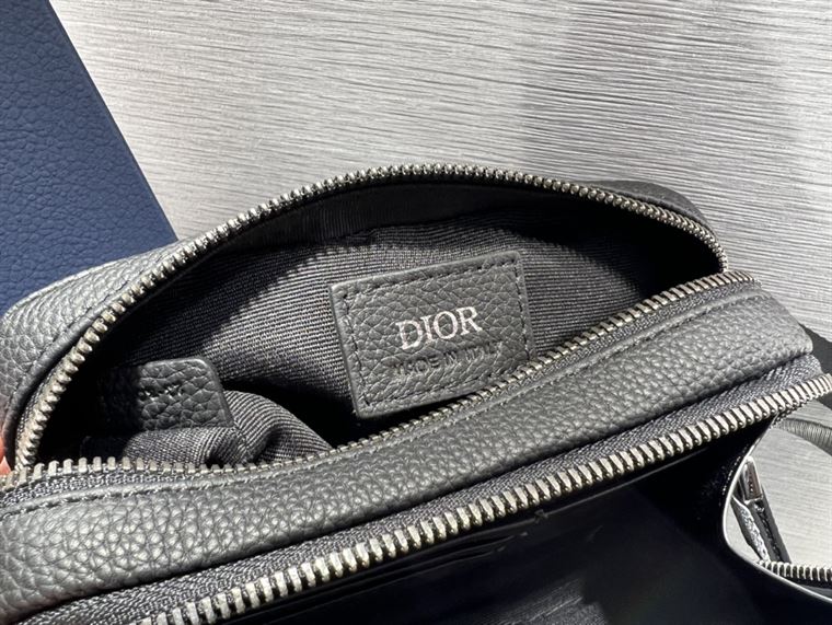 Pouch with shoulder strap Black Grained Calfskin with ‘CD Icon’ Signature - DB050
