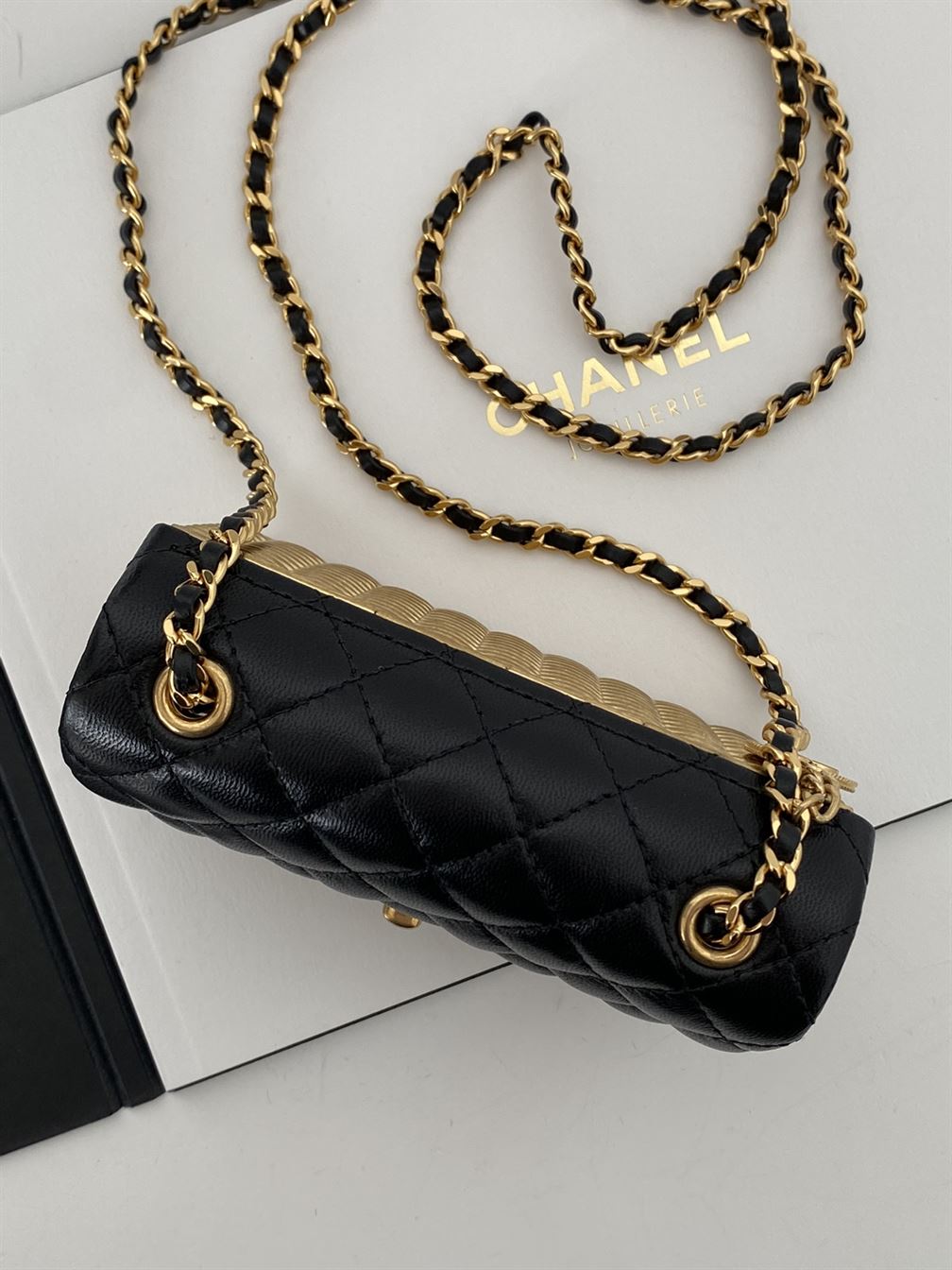 Small Evening Bag Lambskin & Gold Metal Black & Gold - CB022