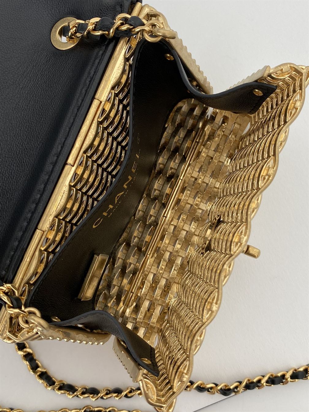 Small Evening Bag Lambskin & Gold Metal Black & Gold - CB022