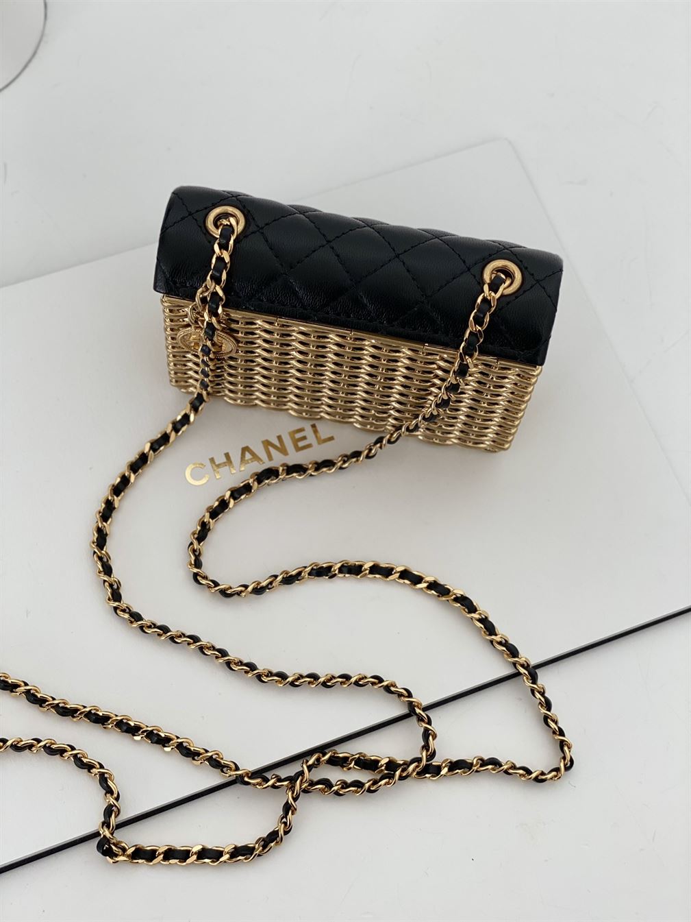 Small Evening Bag Lambskin & Gold Metal Black & Gold - CB022