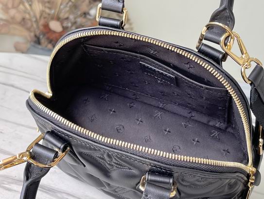 Louis Vuitton Alma BB Black Quilted embroidered smooth calf leather - LB078