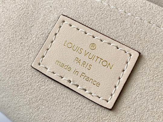 Louis Vuitton Locky BB Crème Beige Monogram canvas cowhide leather - LB071