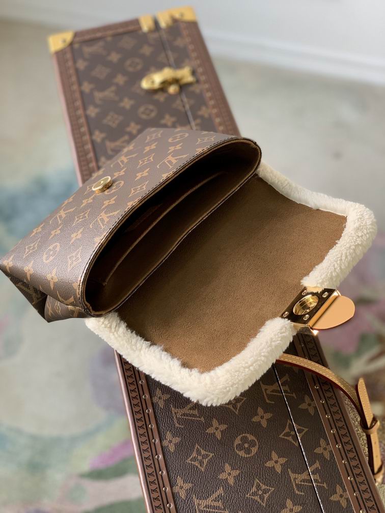 Louis Vuitton Locky BB Monogram canvas shearling - LB073