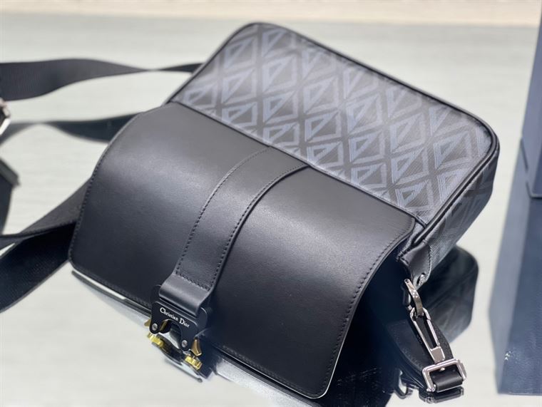 Dior Hit The Road Bag With Strap - DB104