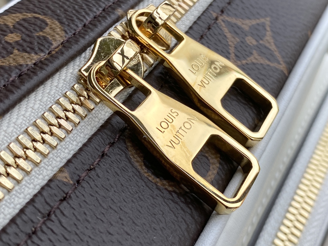 LV x NBA Nil Messenger Bag Brown Monogram Antarctica Canvas - LB144