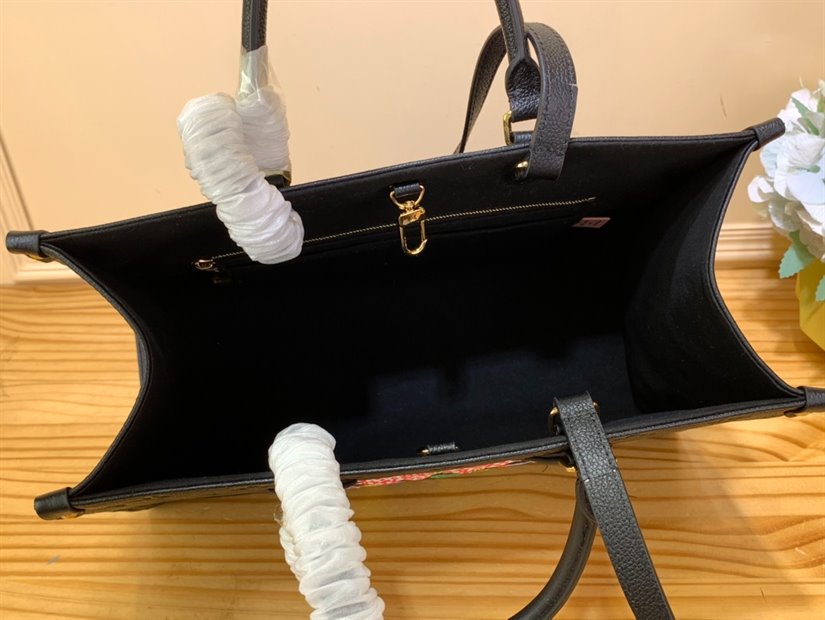 LV x YK OnTheGo MM​ Tote Bag - LB166