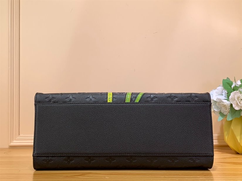 LV x YK OnTheGo MM​ Tote Bag - LB166