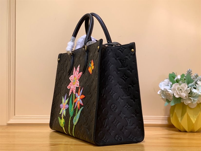 LV x YK OnTheGo MM​ Tote Bag - LB166