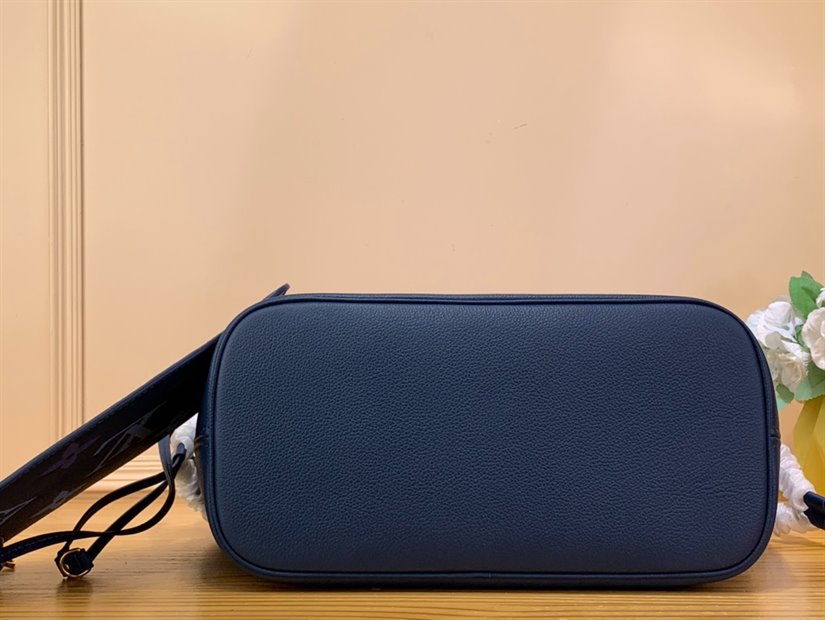 Louis Vuitton Neverfull MM Tote Bag - LB163