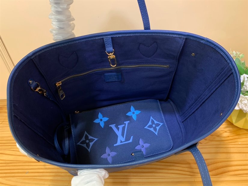 Louis Vuitton Neverfull MM Tote Bag - LB163