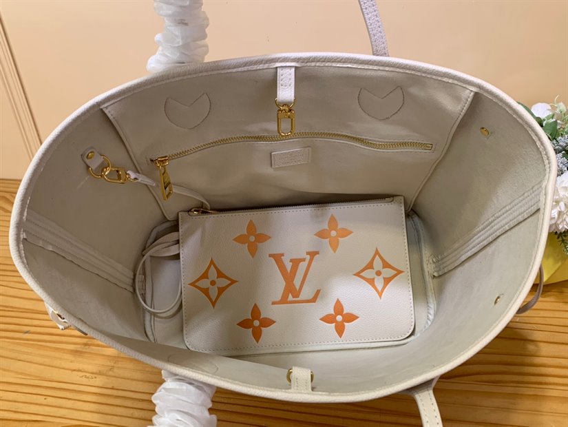 Louis Vuitton Neverfull MM Tote Bag - LB164