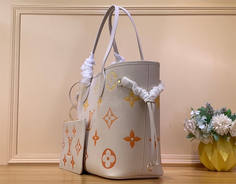 Louis Vuitton Neverfull MM Tote Bag - LB164