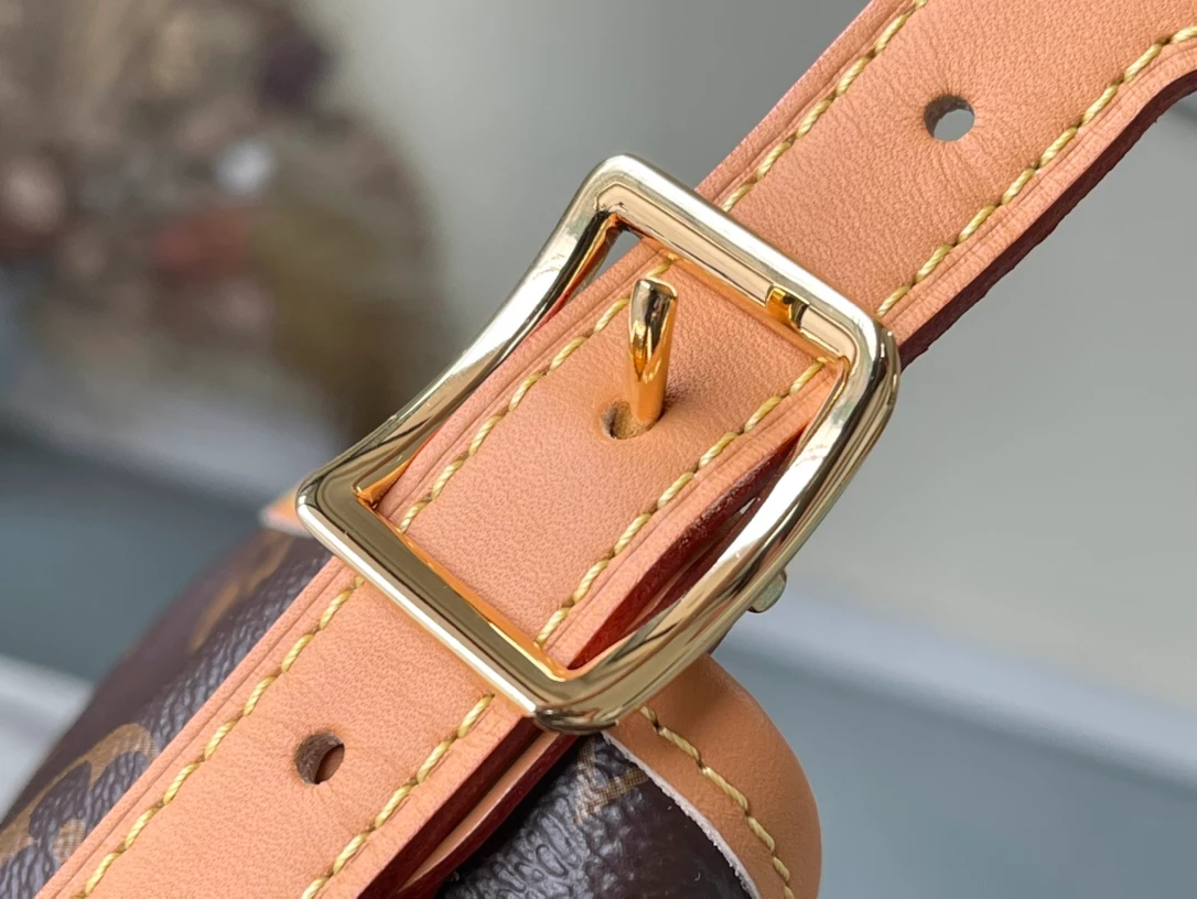 CarryAll MM Monogram Canvas Handbag - LB298