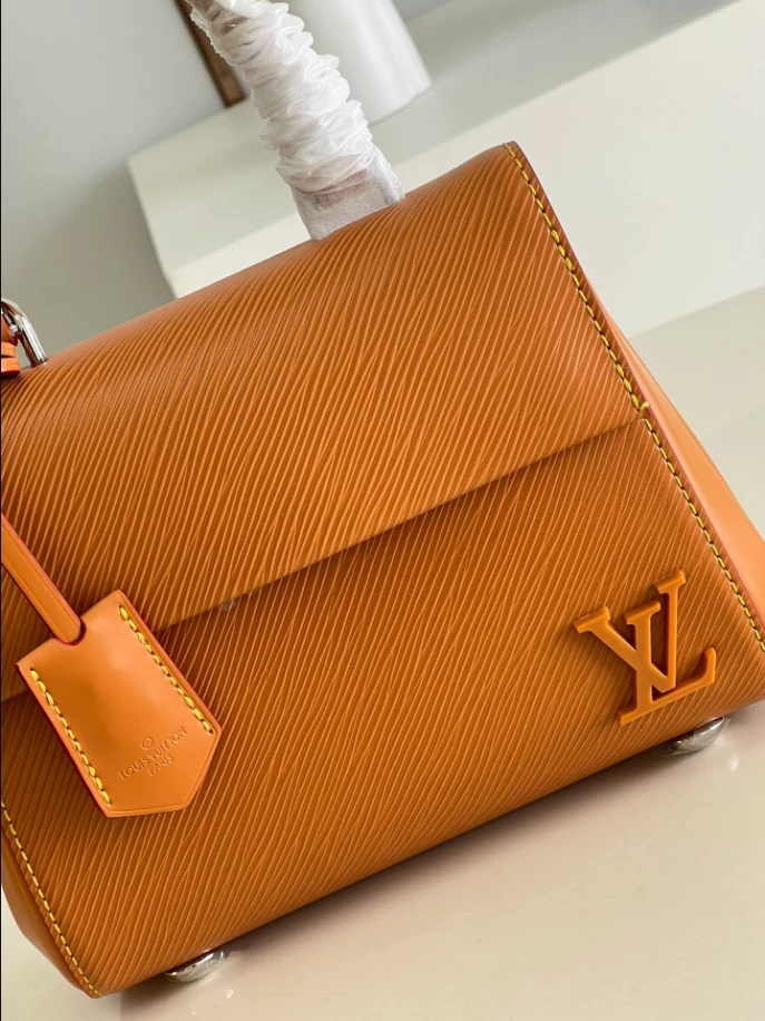Cluny Mini Epi Leather Bag - LB283
