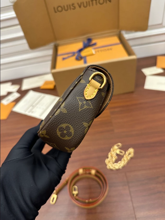 Ivy Wallet On Chain Bag - LB243