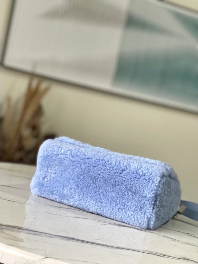 Louis Vuitton Twist MM Bag - LB262