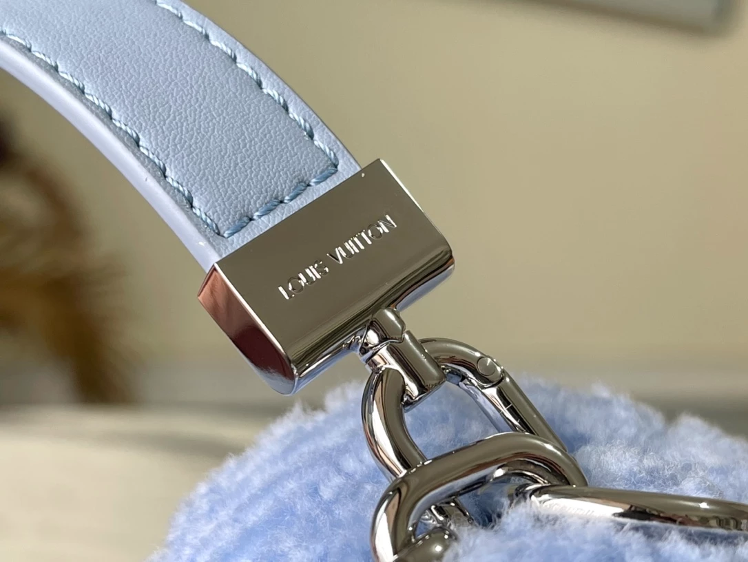 Louis Vuitton Twist MM Bag - LB262