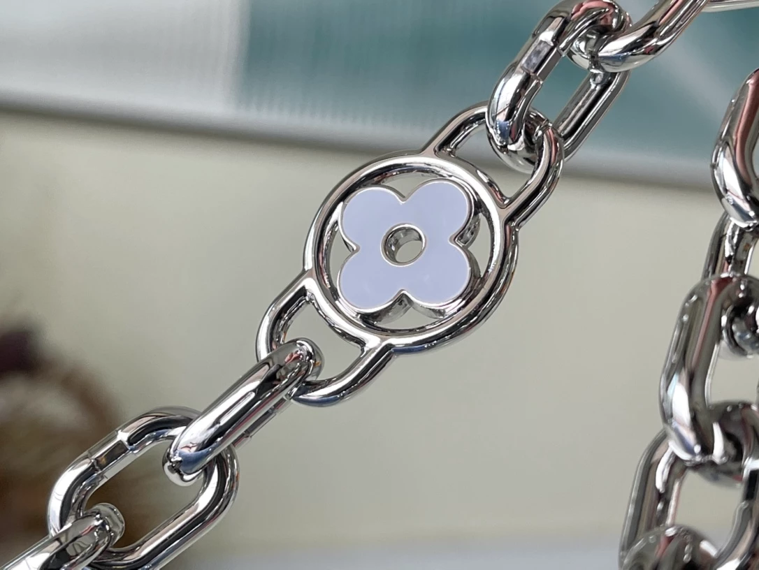 Louis Vuitton Twist MM Bag - LB262