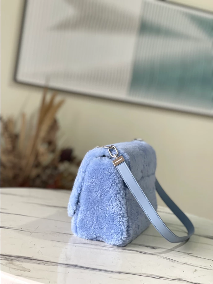 Louis Vuitton Twist MM Bag - LB262