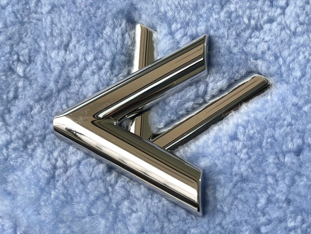 Louis Vuitton Twist MM Bag - LB262