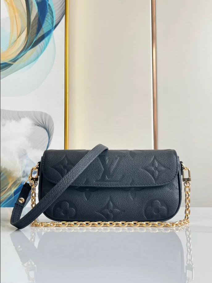 Wallet On Chain Ivy Monogram Empreinte Leather - LB241