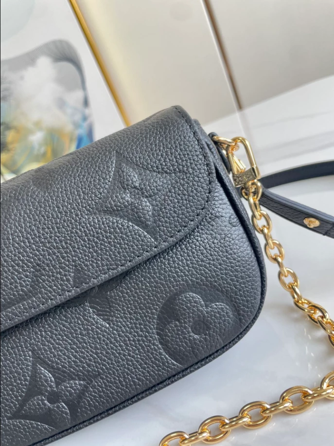 Wallet On Chain Ivy Monogram Empreinte Leather - LB241