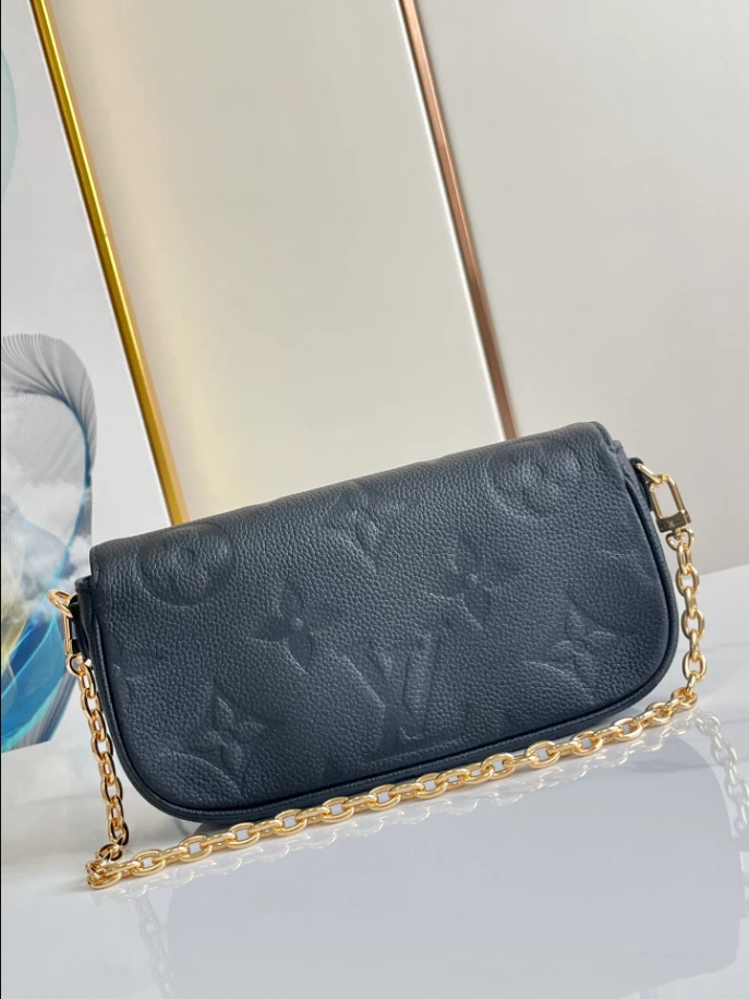 Wallet On Chain Ivy Monogram Empreinte Leather - LB241