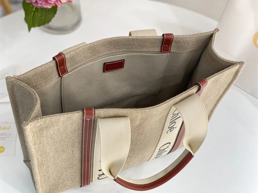 Chloé Large Woody Tote Bag - MB032